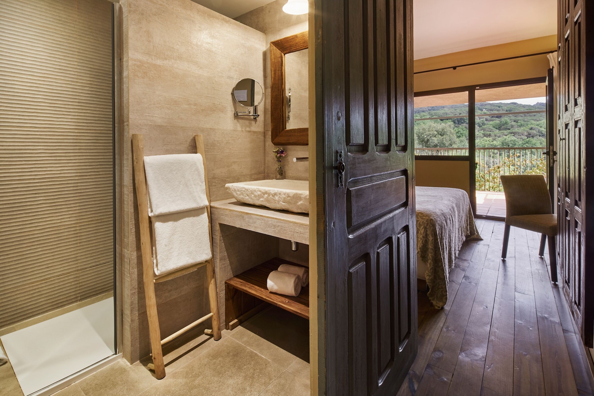 带露台的园景双人或双床间