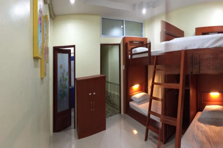 Mixed Dorm 6 Beds Upper - Lower