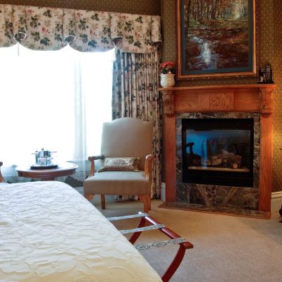Junior Queen Suite Cliff House at Pikes Peak Promo Code