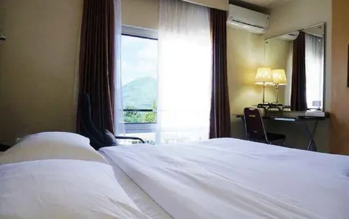 Jhoanie Hotel Hotels in Mandolang