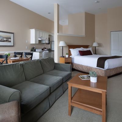 Studio Suite, Accessible Bathtub Rivertide Suites Promo Code