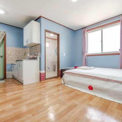 Basic Room, 1 Bedroom (Room 101 Guesthouse(Ocean View/Bbq)) 속초 SBS 펜션 쿠폰