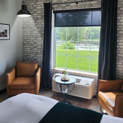 Standard King Room with River View Waterfront Hotel Promo Code