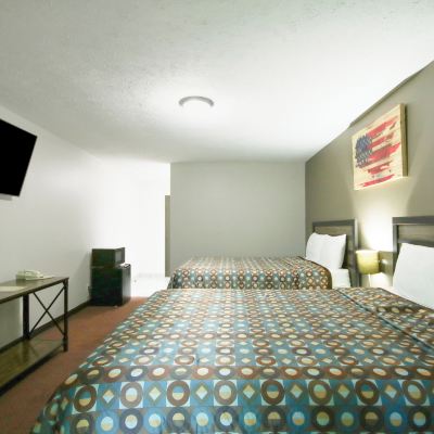 2 Queen Beds Room, Non-Smoking Hotel Arthur Promo Code
