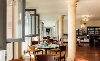 Pilgrim's Hotel - Housity