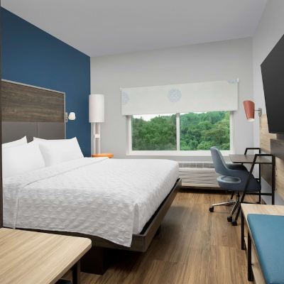 1 KING HEARING ACCESSIBLE Tru by Hilton Charlotte Airport Lake Pointe Promo Code