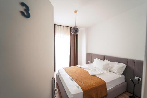 带阳台和海景的豪华双人房