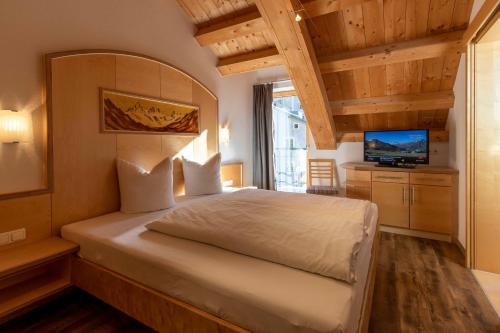 带阳台的标准三卧室公寓