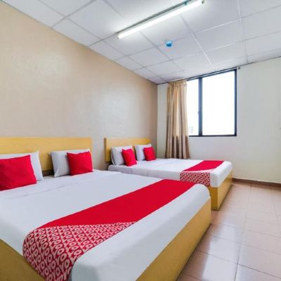 Suite Keluarga Kupon OYO 89461 CP Hotel