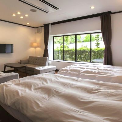 セミ西洋風ルーム(禁煙) ホテルシルク温泉やまびこ クーポン