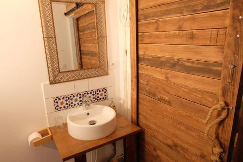 4床宿舍间的床位