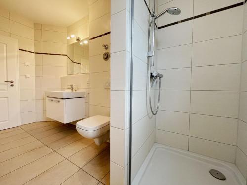 带阳台的两卧室公寓