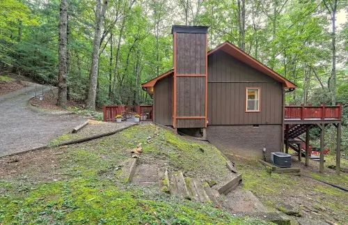 Creekside Hideaway: Private ,Sky Valley – Golf & Clubhouse Very Close