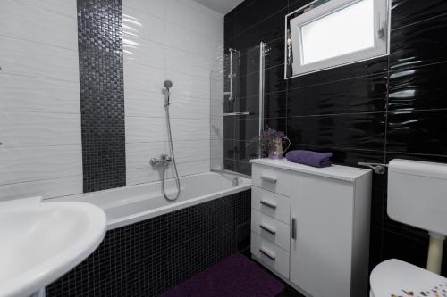 两卧室公寓 - 带露台