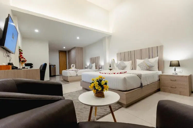 Quadruple Suite Room With City View