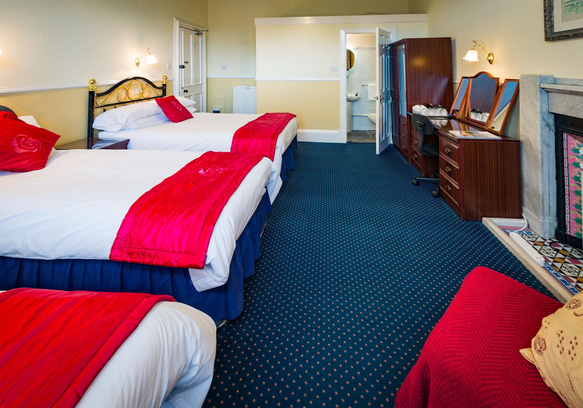 高级三人房（房间号3）