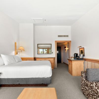 Room, 1 King Bed with Sofa Bed, Accessible, Mountain View (Lodge) Sun Mountain Lodge Promo Code