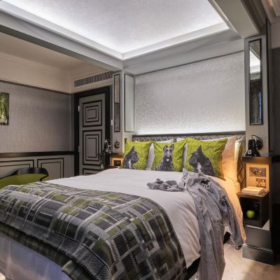 Feature King With Vaulted Bathroom The Gyle Promo Code