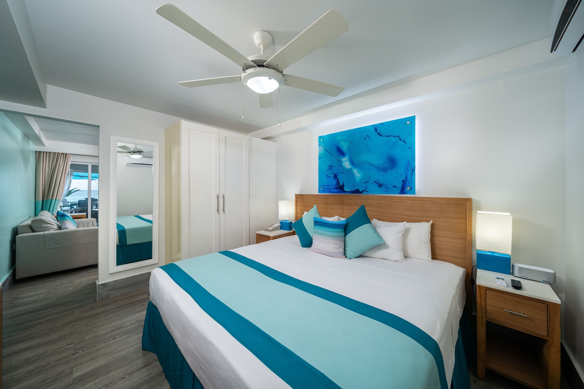 池畔海景小型套房