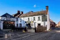 Airlie Arms Hotel Hotel di 