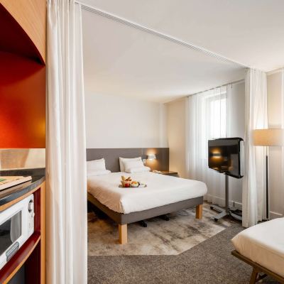 高級套房-大床，單人梳化床和單人摺疊床 康城中心諾富特套房酒店優惠