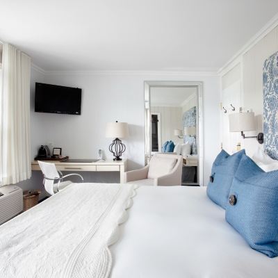 Classic Room Manoir Hovey Promo Code