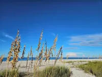 A Lazy River Day & Night 4 Bedrm  w lazy river heated pool! Bikes & Beach Gear!