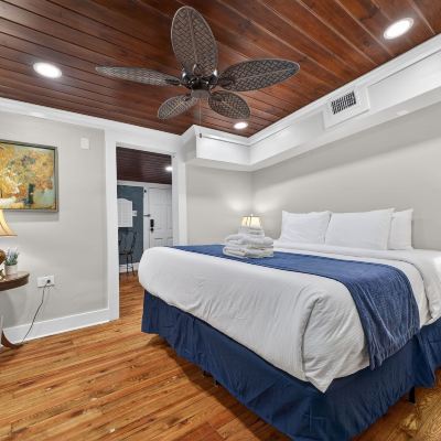 Deluxe Studio Suite, Private Bathroom (Victoria Rose Suite) Heirloom Estate Promo Code