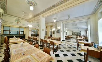 Hotel Arya Niwas
