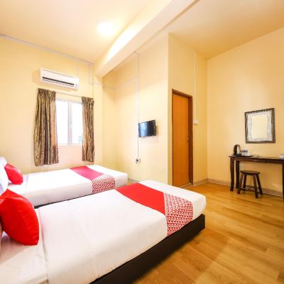 Bilik Kembar Standard Kupon OYO 703 Myra Hotel