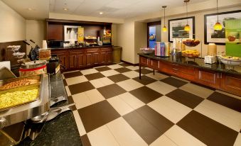 Hampton Inn & Suites San Antonio-Airport - Housity