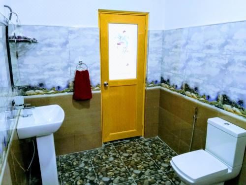 带山景的双人间