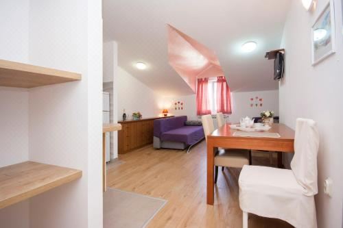 Villa Rosa One-Bedroom Apartment