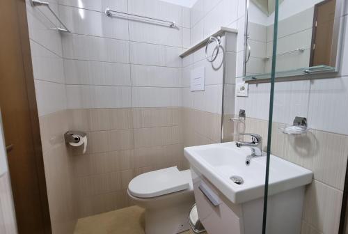 带阳台的三人房