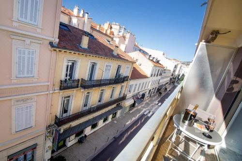 一室房（带沙发）