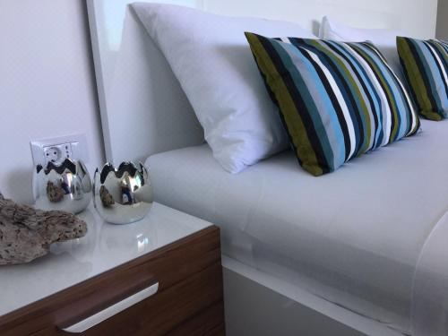 两卧室-豪华-带阳台和海景的公寓-顶楼