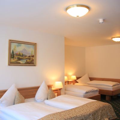 高級四人房 舍瓦本維特飯店優惠