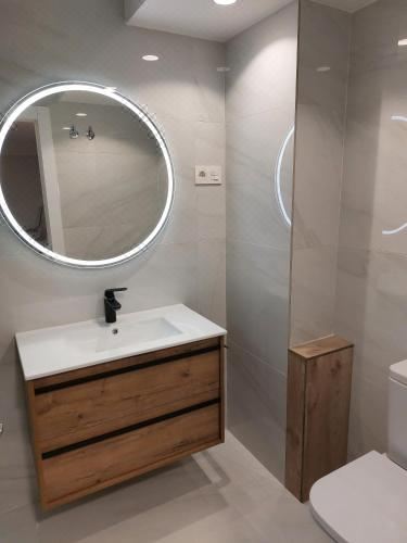 Ordo?o II Suites Con Aire Acondicionado y WifiOne-Bedroom Apartment With Balcony