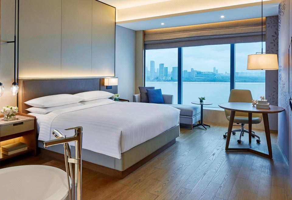 豪华江景大床房