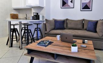 IQ Residences - Athens Way Apartments