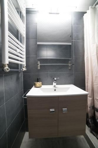 MarkopoulosApartmentsOne-Bedroom Apartment