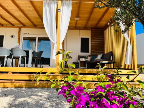 两卧室联排别墅