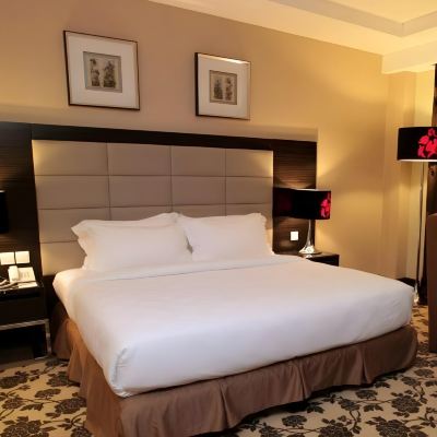 Deluxe Premier Room Kupon Crown Garden Hotel