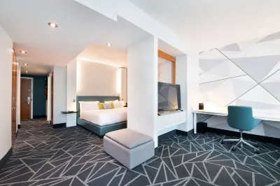 Warwick Le Crystal Montreal Hotels in 