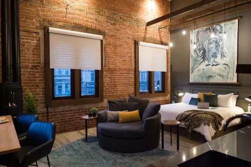 48 King West