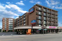 Howard Johnson Plaza by Wyndham by the Falls / Niagara Falls