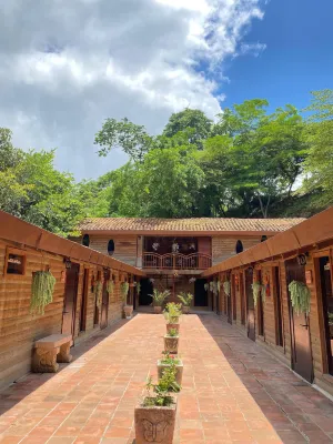 Mayan Hills Resort Hotel di 