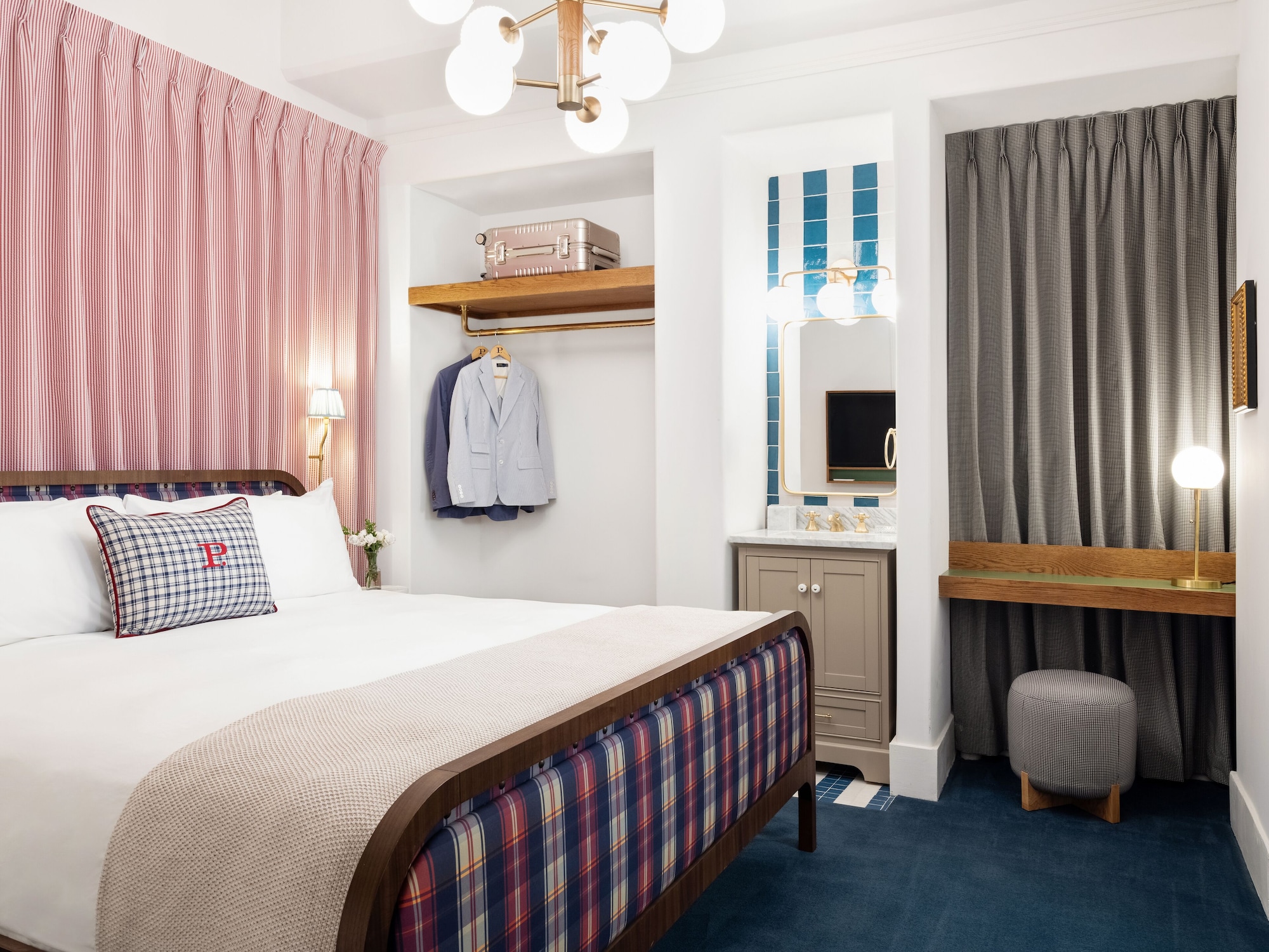 豪华套房，1张特大床和梳化床（特大床套房带梳化床）