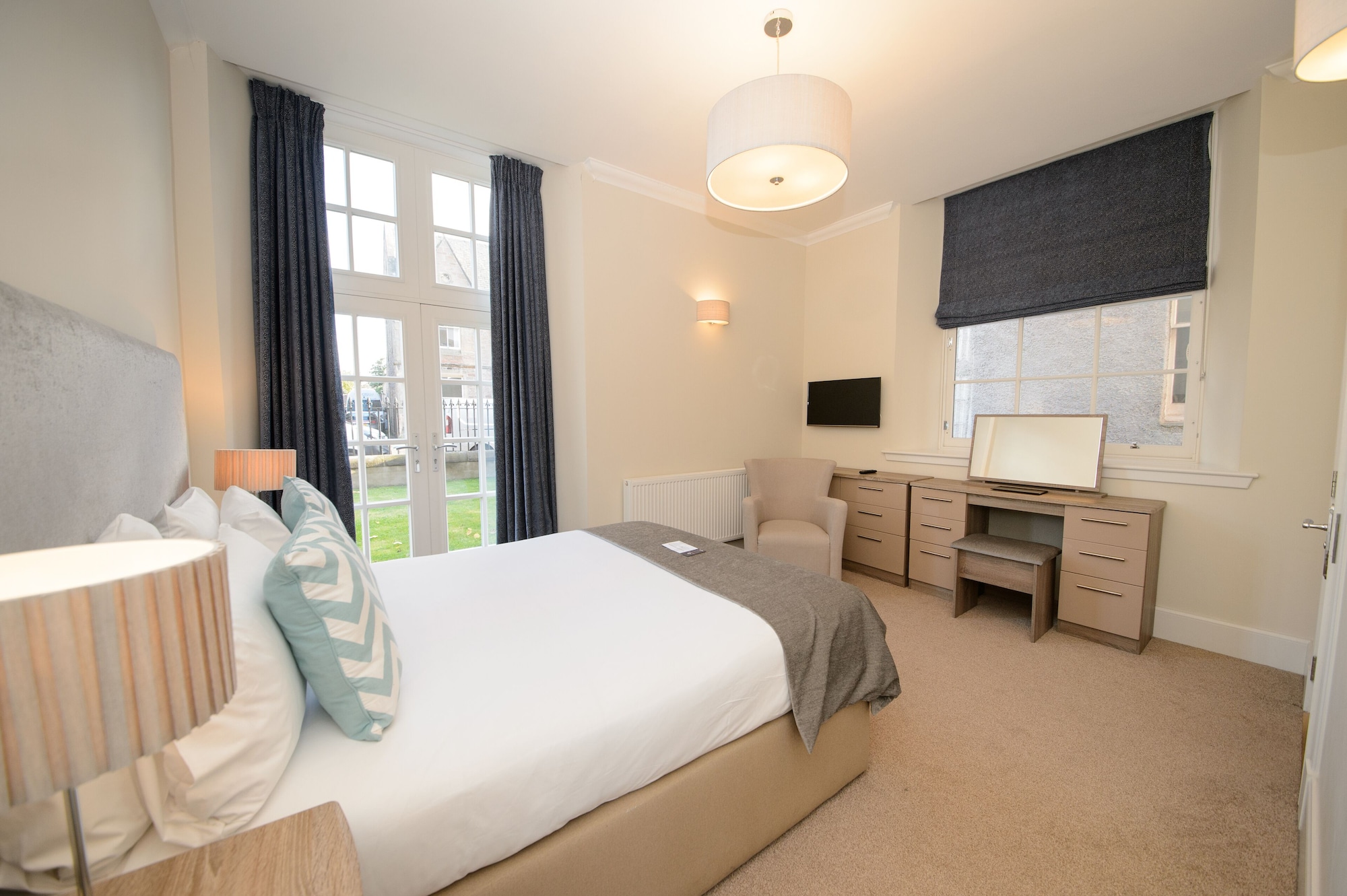 至尊公寓 1号， 地面层