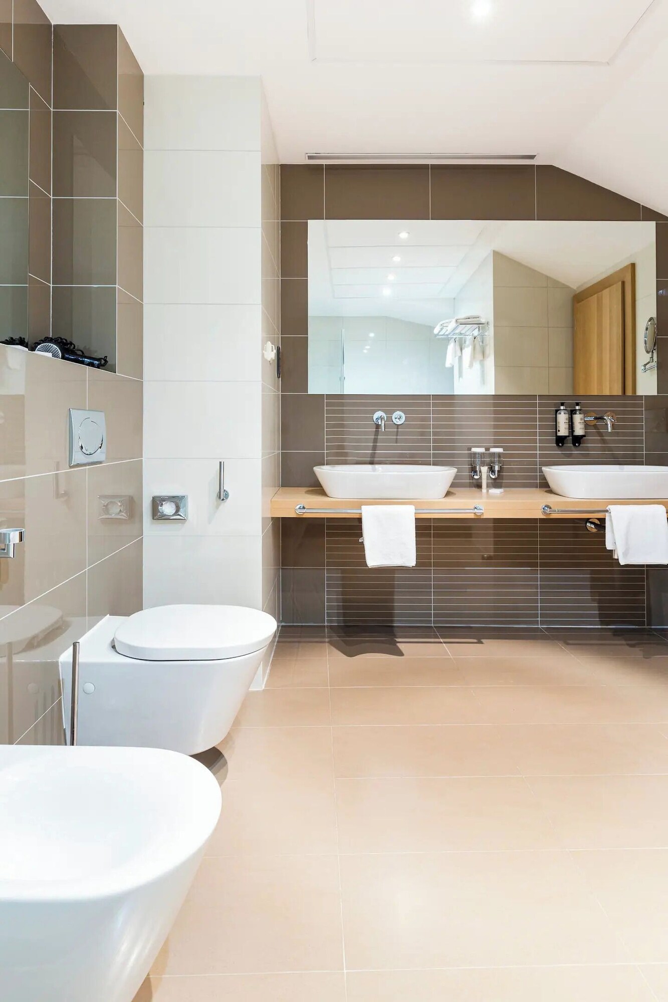 享有市景的顶层公寓